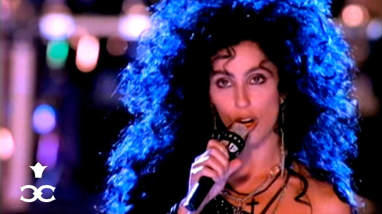 Cher cantando Heavy Metal