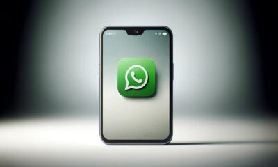 Smartphone moderno mostrando un icono similar a WhatsApp