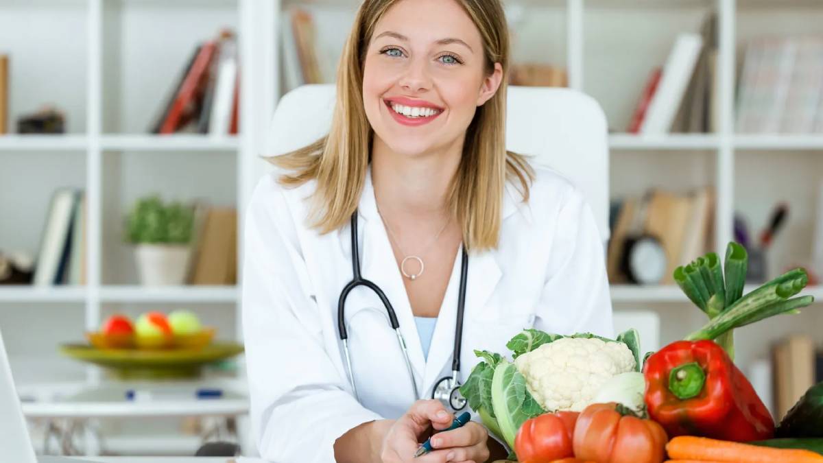 Nutrición para el Envejecimiento Saludable: Perspectivas de Nuestros Nutriólogos en Satélite