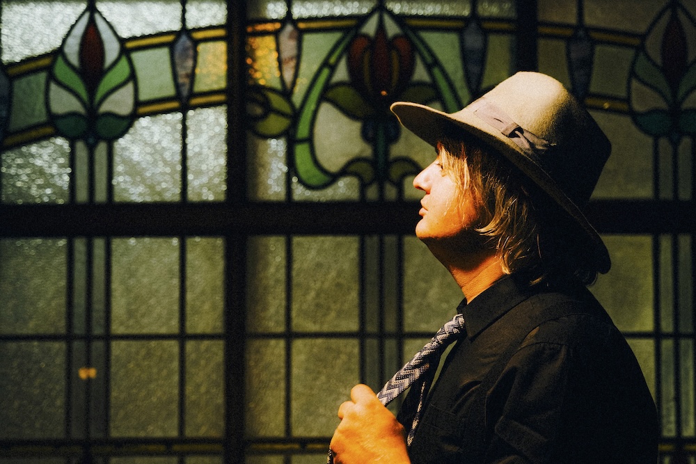Peter Doherty regresa con nuevo álbum y sencillo: «Felt Better Alive»