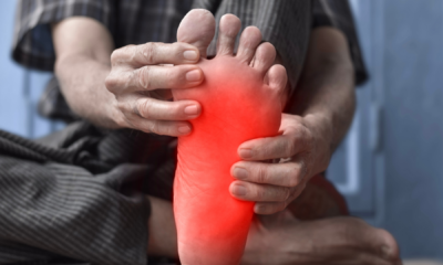 El mal invisible del trabajador moderno: por qué normalizamos el dolor de pies (y cómo solucionarlo).