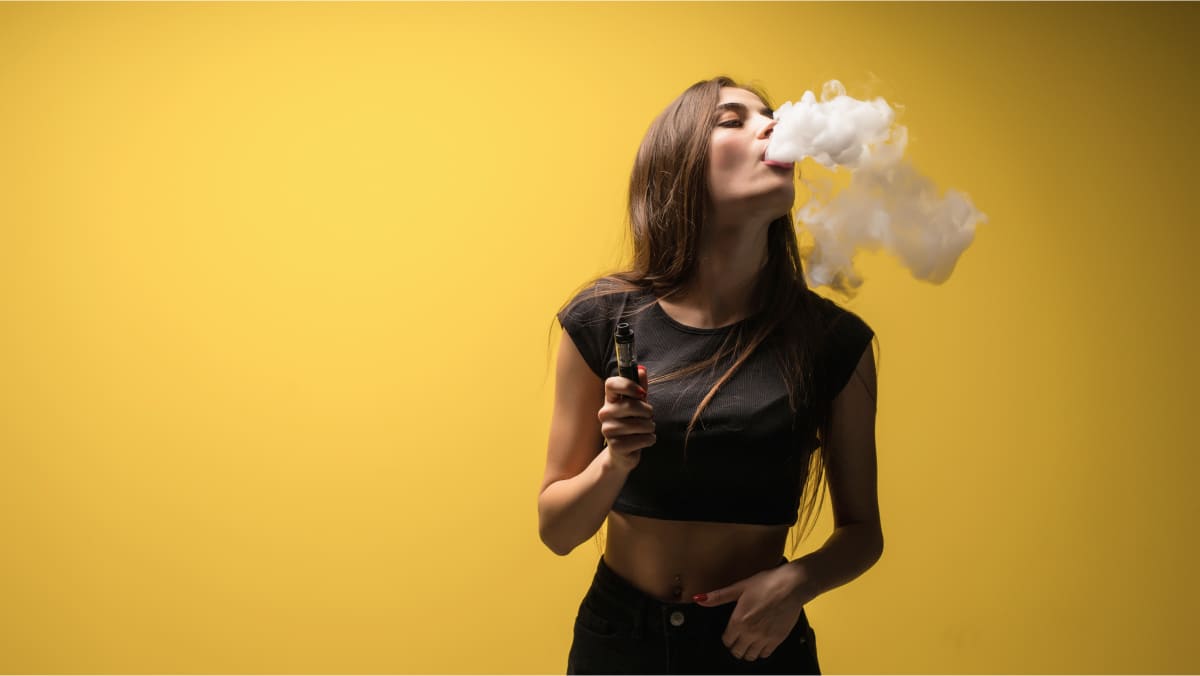 Persona vapeando