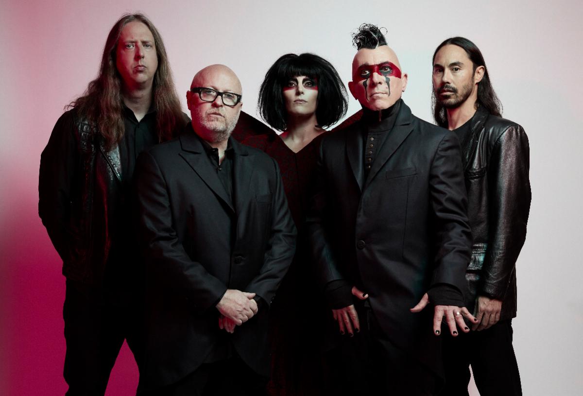 Puscifer expande su universo narrativo con “A Public Stoning” y lleva su mitología al terreno animado