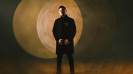 «Mil Lunas» | ADRIÁN BENEGAS da el golpe junto a Ronnie Romero