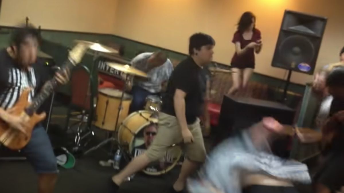 live without dennys burger, metalcore reunion, mozz pit burger