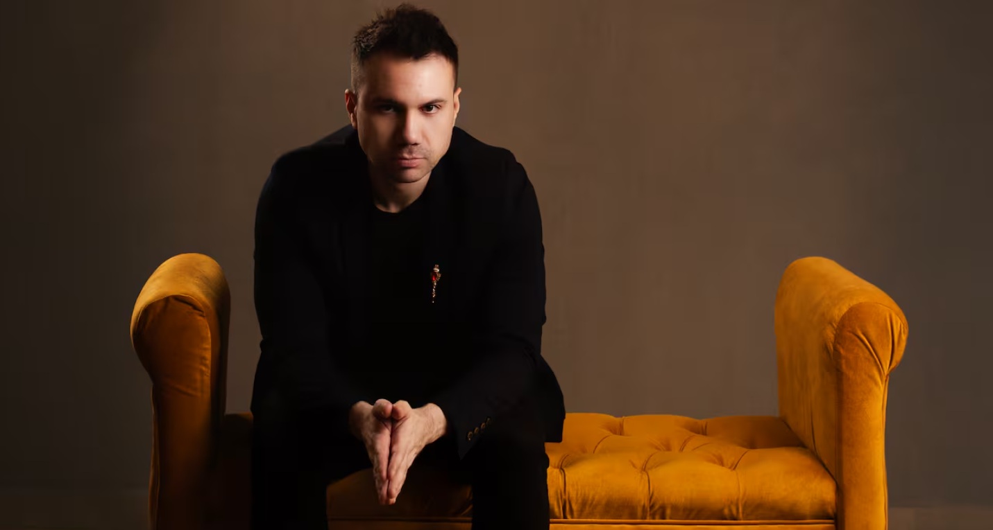 ADRIÁN BENEGAS, sin filtro: «Estoy atravesando una etapa de exploración creativa»