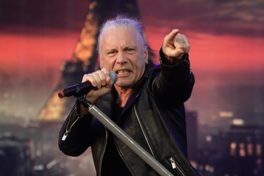 Iron Maiden enfrenta apagón en concierto de París y genera controversia