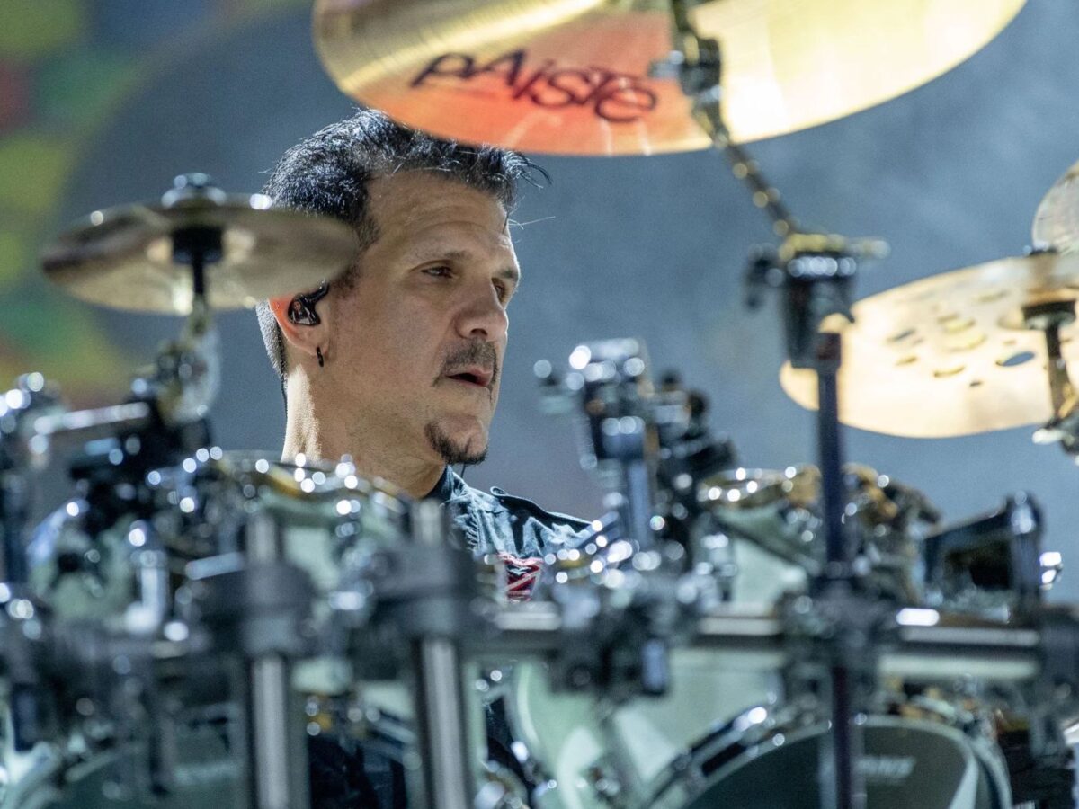 Charlie Benante de Anthrax se ausenta de próximos conciertos por lesión