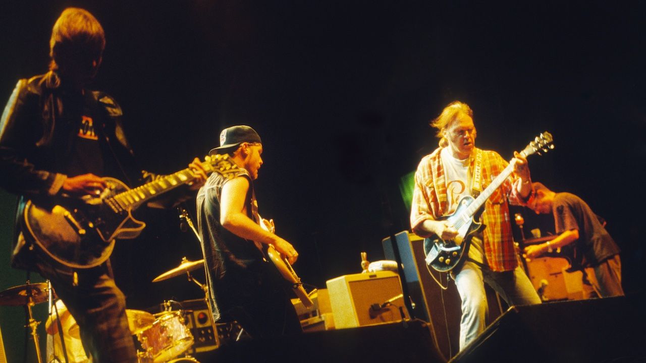 La historia tras la colaboración entre Pearl Jam y Neil Young