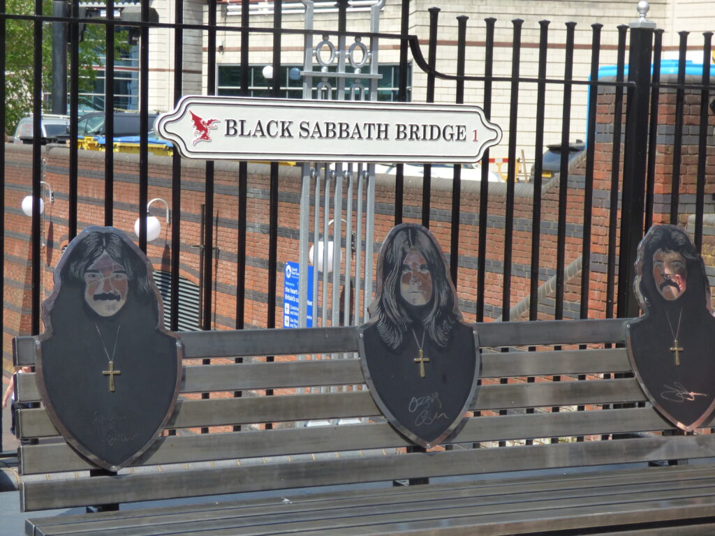 Bill Ward de Black Sabbath aclara su uso de silla de ruedas