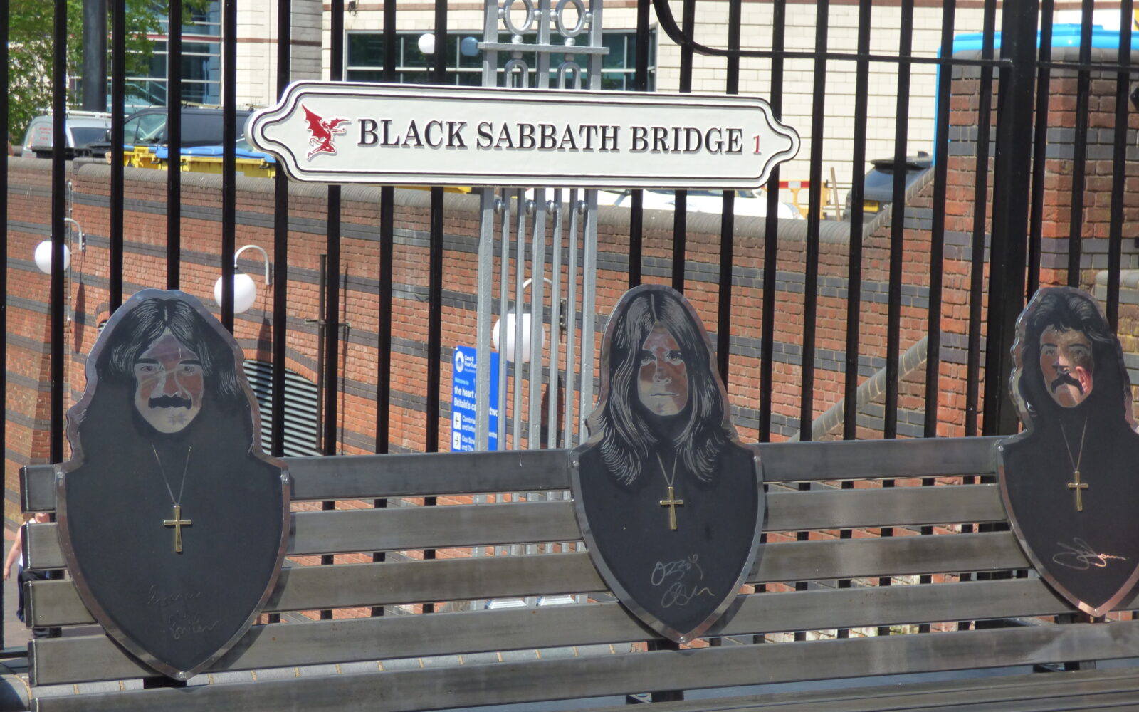 Bill Ward de Black Sabbath aclara su uso de silla de ruedas