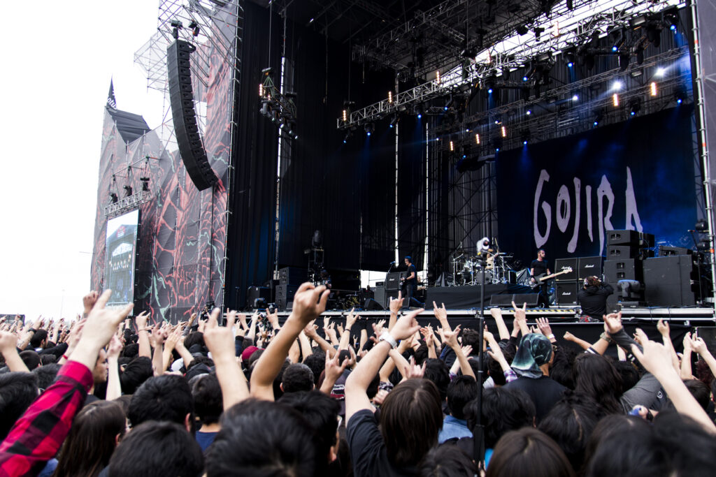 Gojira sorprende al mundo al tocar con Luigi Paraventi en vivo
