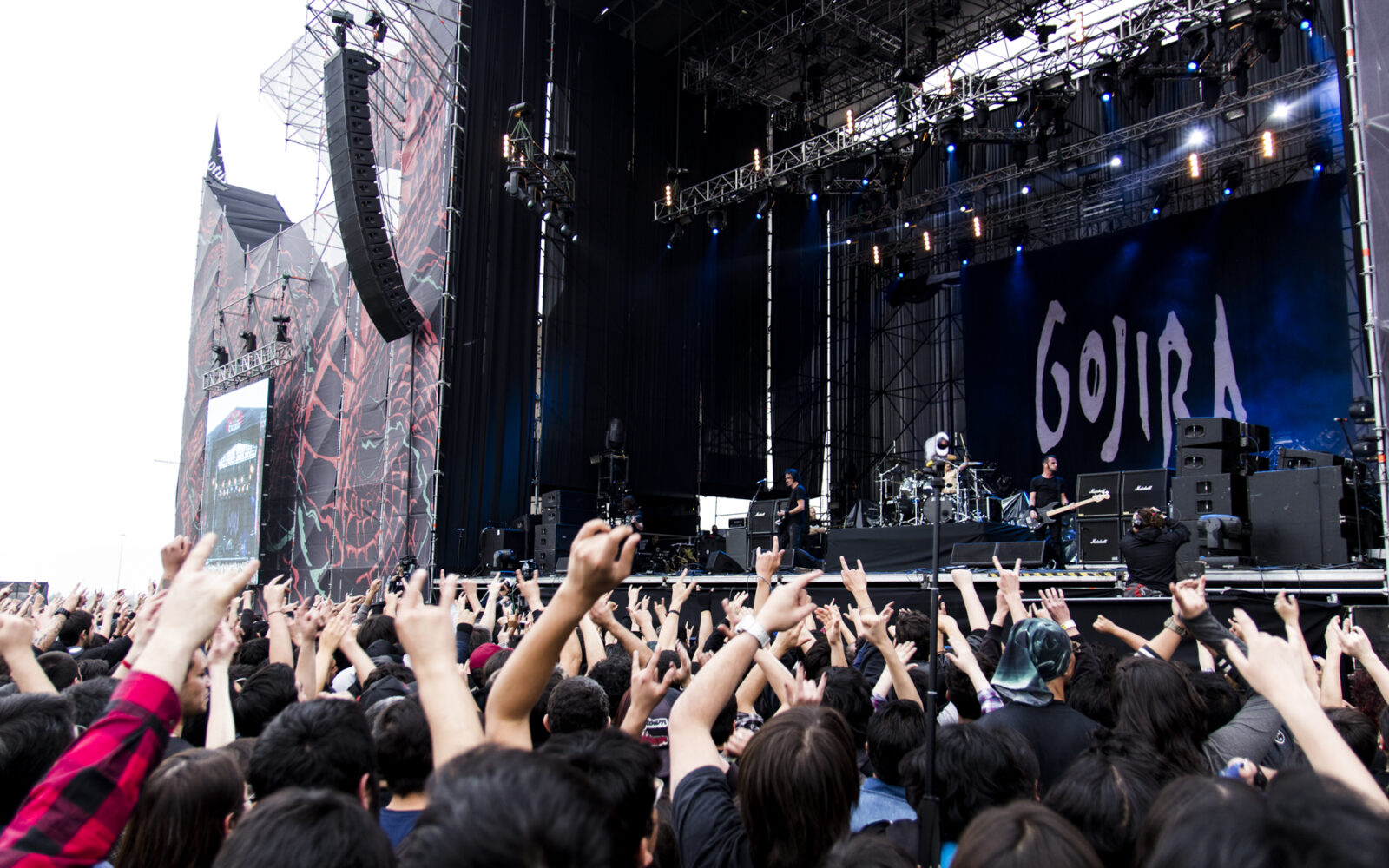 Gojira sorprende al mundo al tocar con Luigi Paraventi en vivo