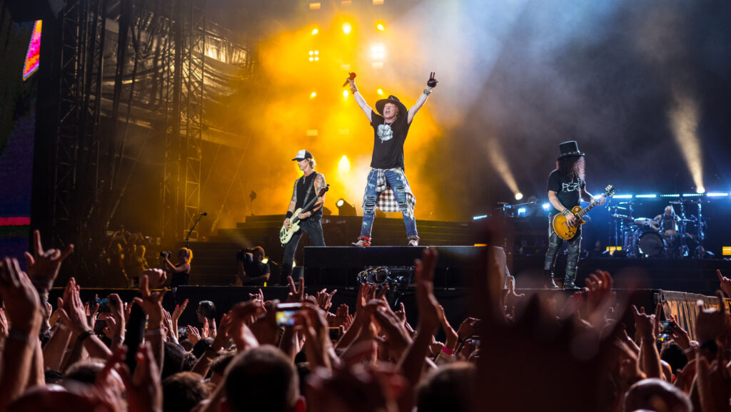 Guns N' Roses lanza campaña solidaria junto a Fandiem en EE. UU.