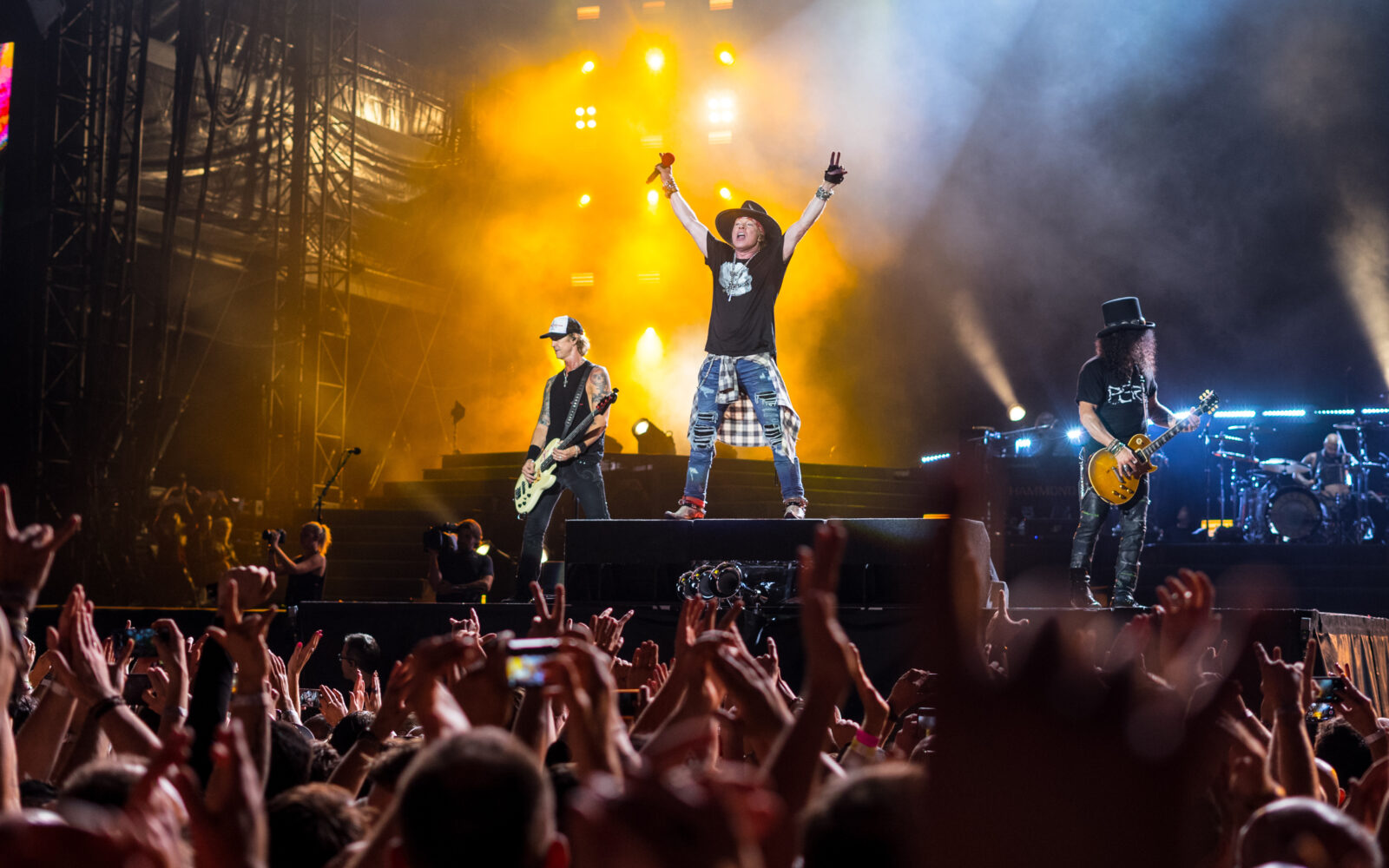 Guns N’ Roses lanza campaña solidaria junto a Fandiem en EE. UU.