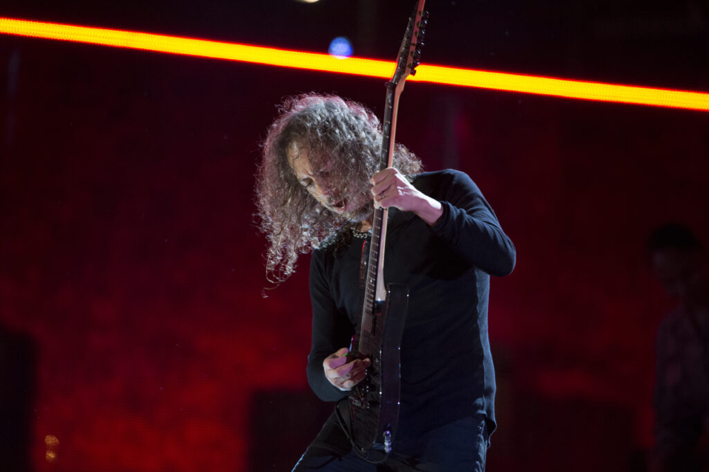 Metallica dona 100 mil dolares para asistir a Venezuela tras sismo