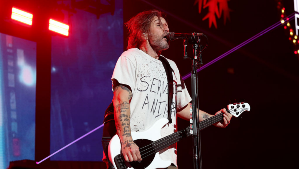 Eric Bass de Shinedown se retira temporalmente de la gira actual