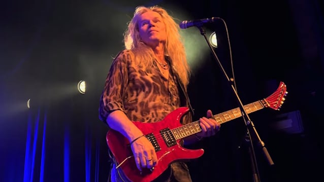 Adrian Vandenberg recuerda la grabación del solo de Here I Go Again