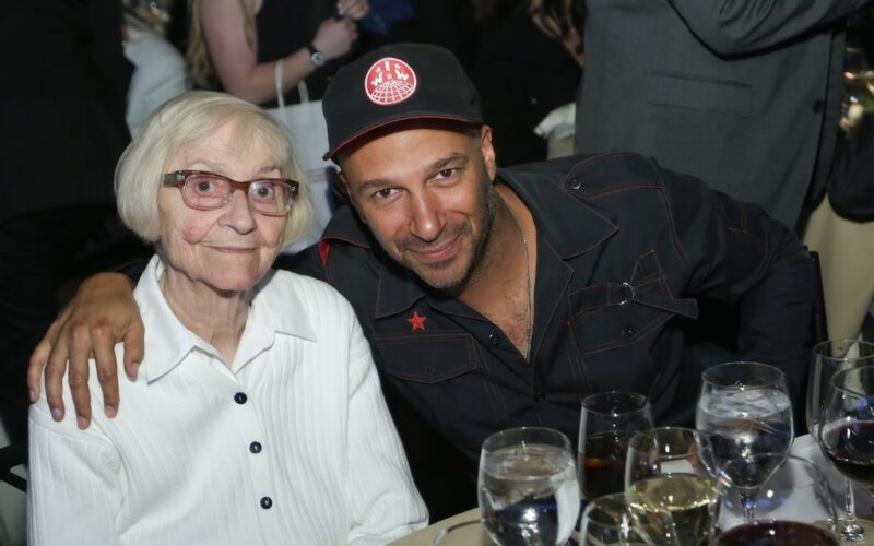 Tom Morello anuncia la creacion del Mary Morello Memorial Project