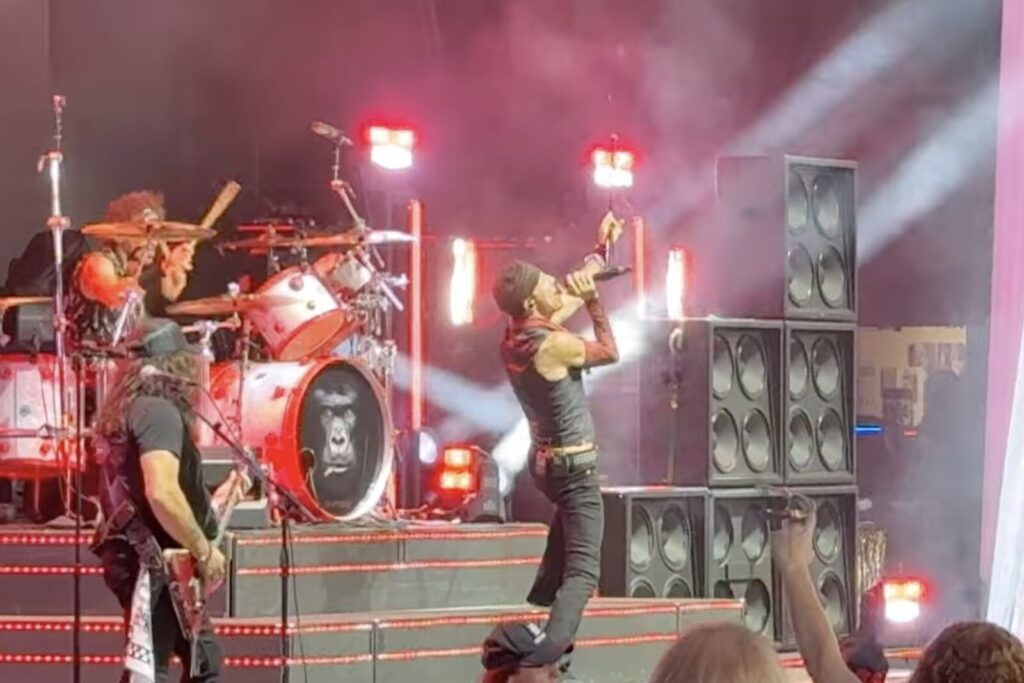 Extreme rinde emotivo homenaje a Ozzy Osbourne con un popurrí