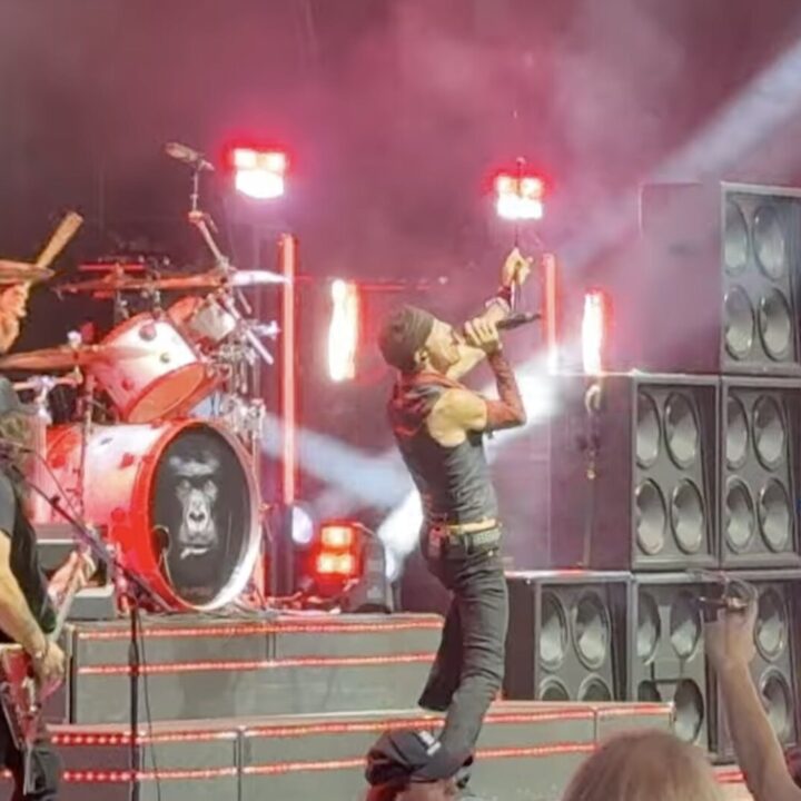 Extreme rinde emotivo homenaje a Ozzy Osbourne con un popurrí