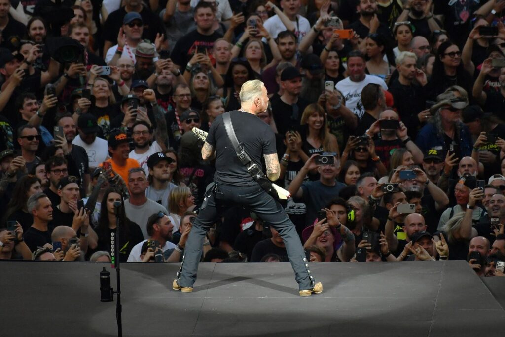 Metallica rinde tributo a Ozzy Osbourne en el cierre de su gira