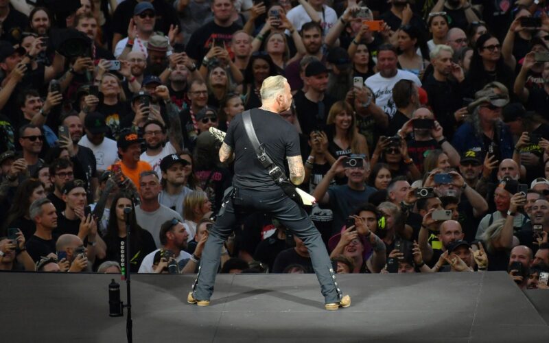 Metallica rinde tributo a Ozzy Osbourne en el cierre de su gira