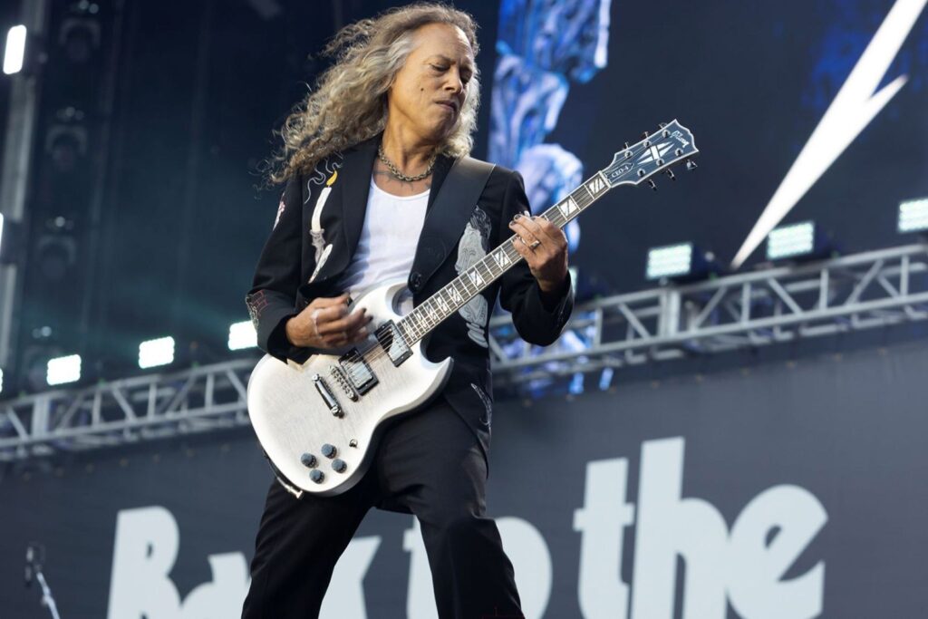 Kirk Hammett quiso devolver una guitarra a Neal Schon
