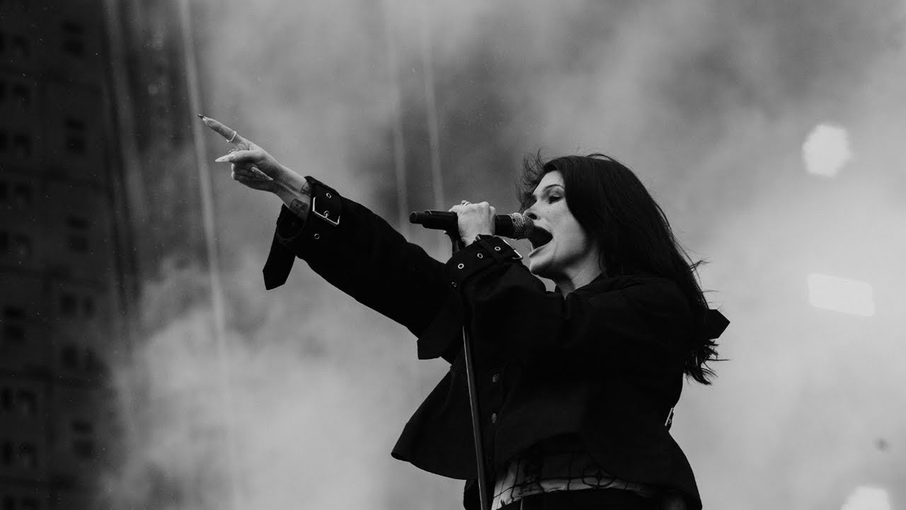 Courtney LaPlante detiene concierto de Spiritbox para expulsar a un agresor