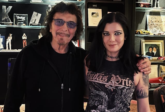 Becky Baldwin celebra su participacion en el nuevo disco de Tony Iommi