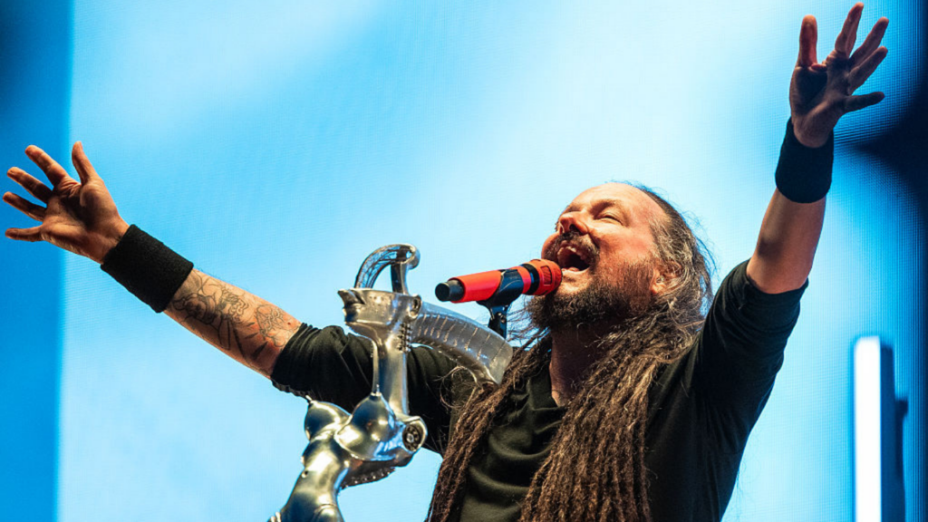 Jonathan Davis y Yoshiki sorprenden con version de Freak On A Leash