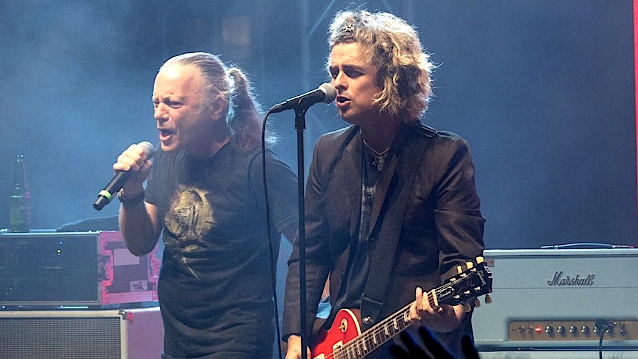Bruce Dickinson sorprende en San Diego interpretando a David Bowie