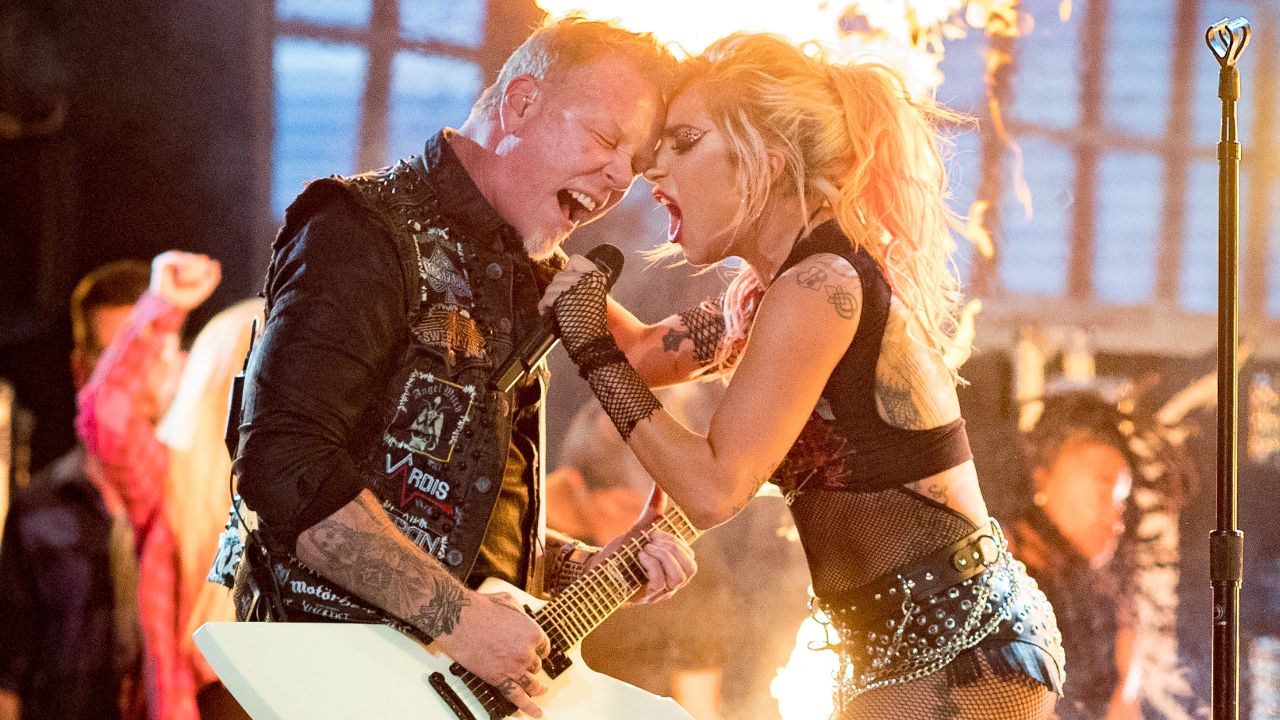 La caótica colaboración entre Metallica y Lady Gaga en los Grammy