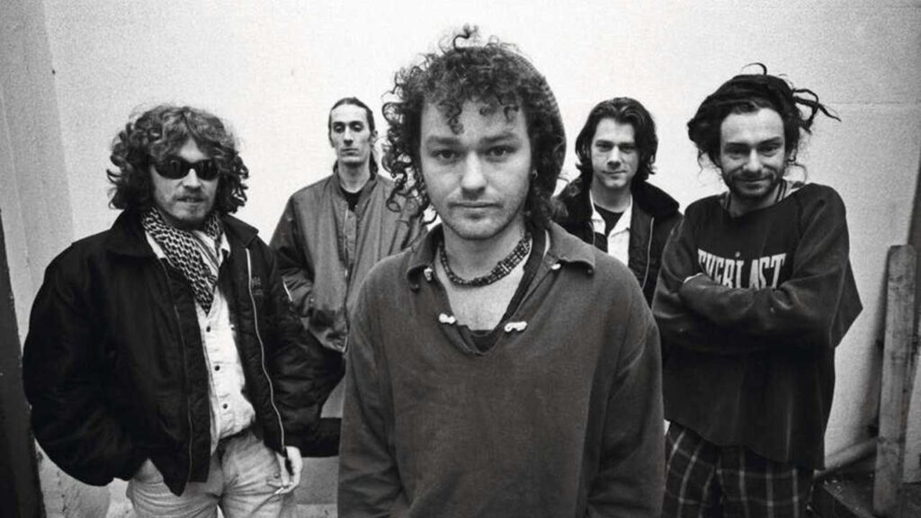 Levellers celebra décadas de folk-punk combativo con su discografía esencial