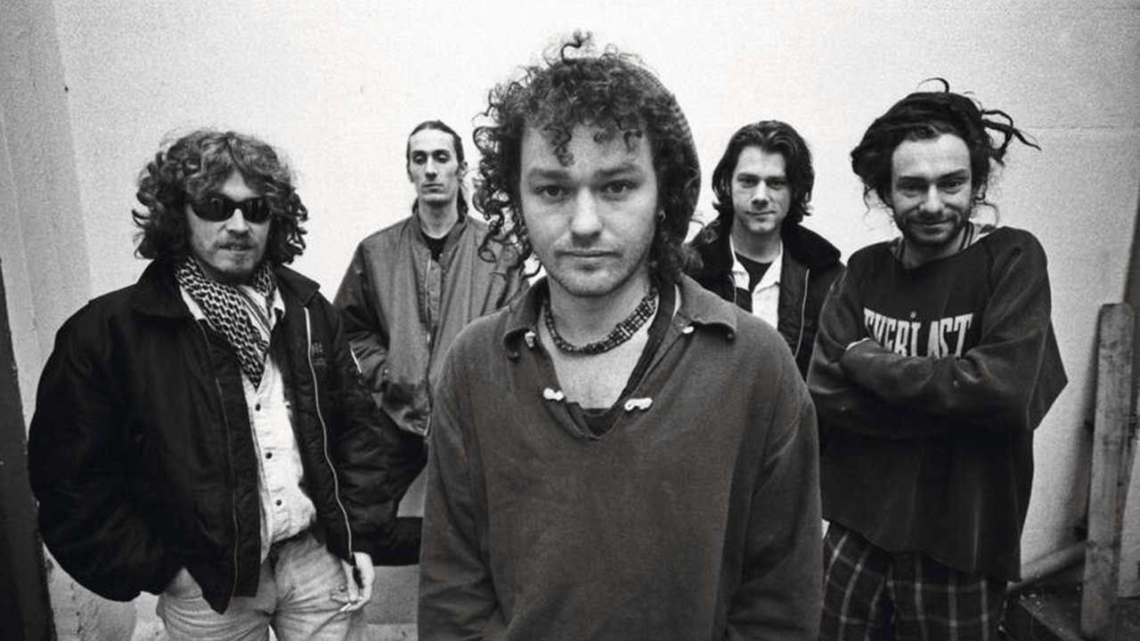 Levellers celebra décadas de folk-punk combativo con su discografía esencial