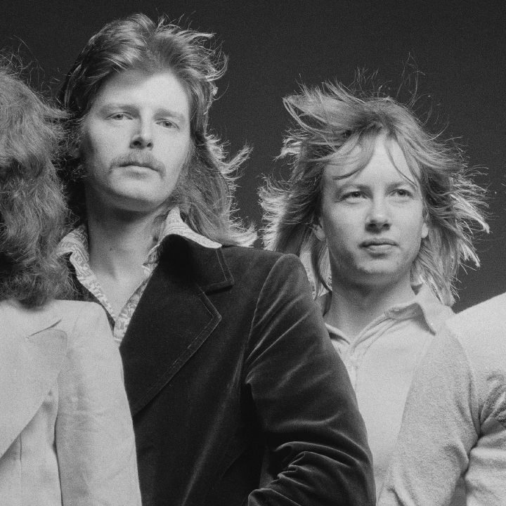 Les Holroyd recuerda la incomodidad al grabar la dura cancion de Barclay James Harvest contra The Moody Blues