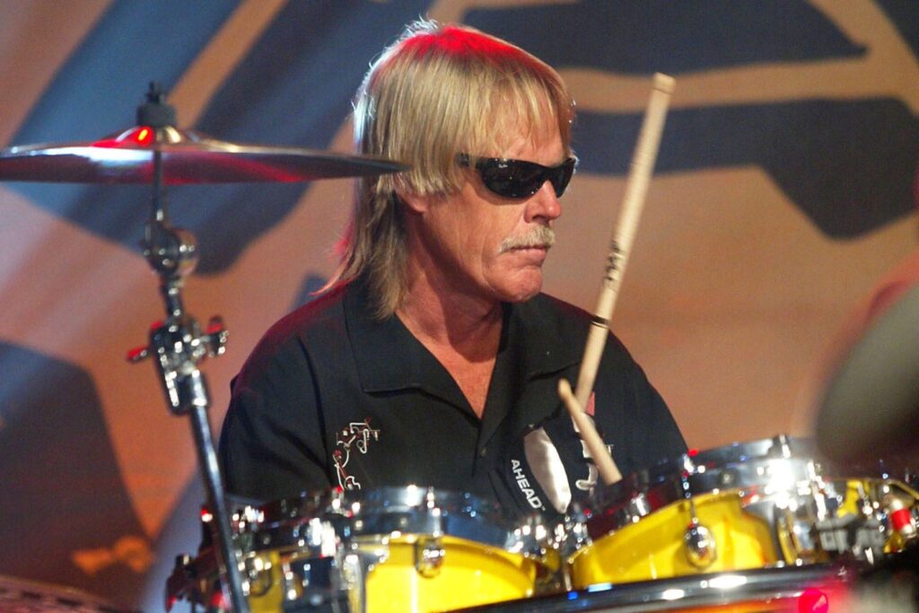 Frank Beard fallece a los 75 anos y conmueve a la escena