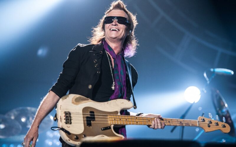 Glenn Hughes anuncia retiro de los escenarios tras cirugía cardíaca