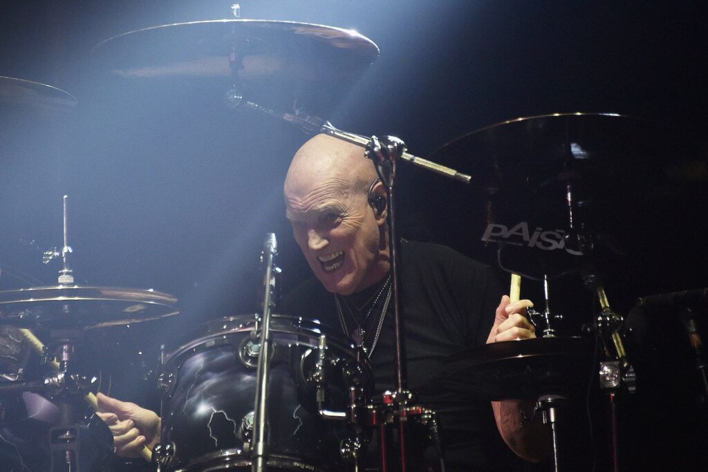 Chris Slade anuncia su retiro definitivo de los escenarios musicales