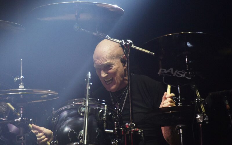 Chris Slade anuncia su retiro definitivo de los escenarios musicales