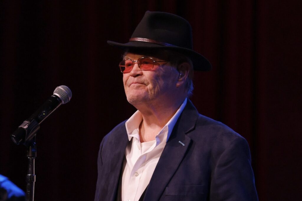 Micky Dolenz extiende su gira conmemorativa hasta el próximo año