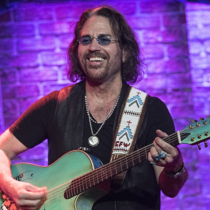 Winger anuncia la ampliación de su gira para otoño de 2026