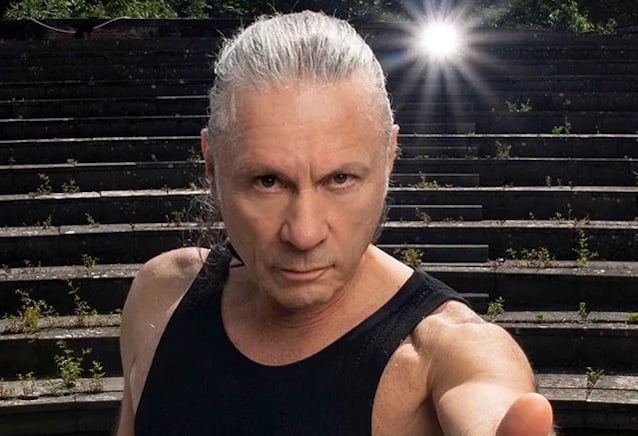 Bruce Dickinson recluta al icono del terror Bill Moseley para su nuevo videoclip