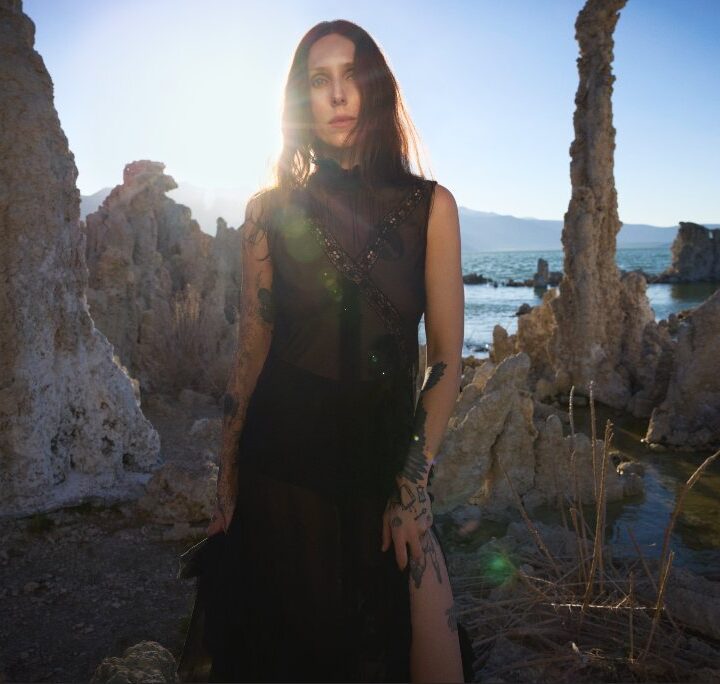 chelsea wolfe estrena el sencillo seethe y anuncia su nuevo álbum the dark