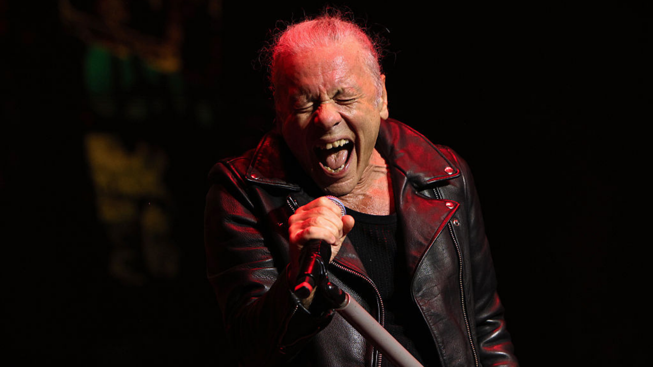 Bruce Dickinson critica a Donald Trump en Toronto