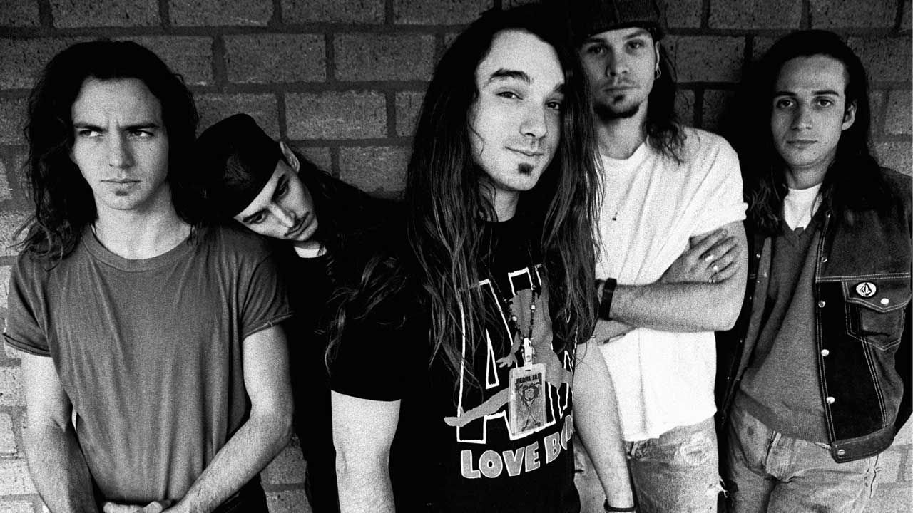 Analizamos la discografia esencial de Pearl Jam y ordenamos todas las canciones de su debut