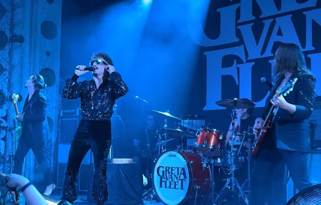 Greta Van Fleet sorprende con un concierto intimo en Chicago