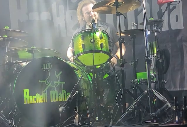 Rikki Rockett celebra cuatro décadas de Poison con The Rockett Mafia