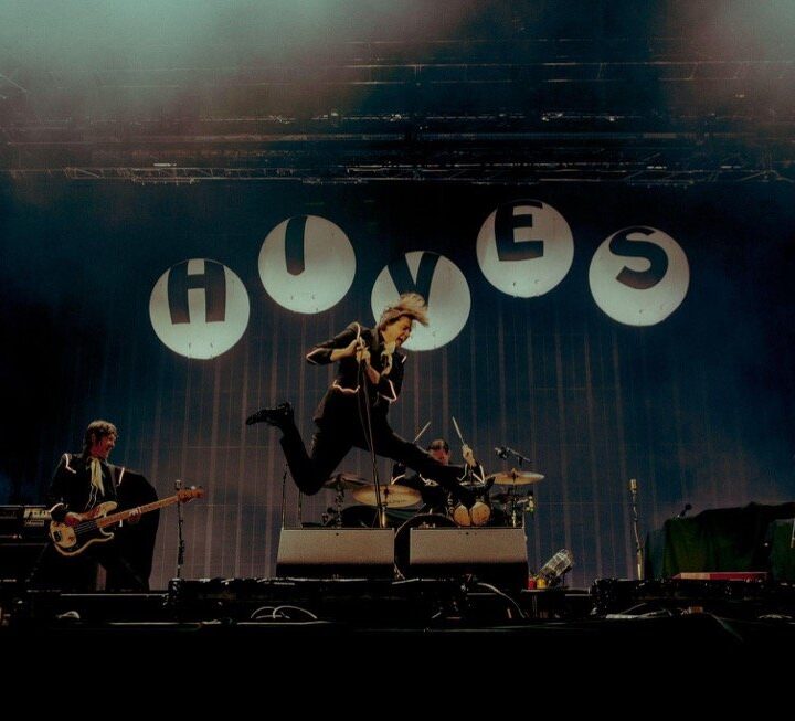 the hives estrena el video en vivo de hate to say i told you so desde bogotá