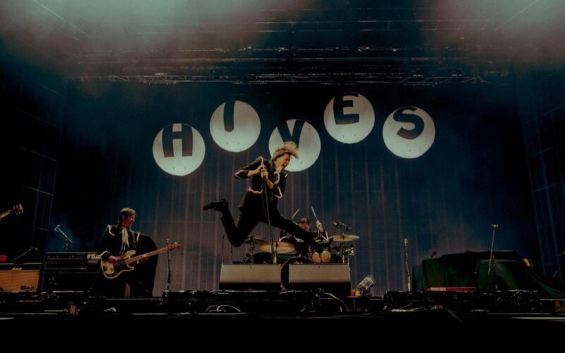 the hives estrena el video en vivo de hate to say i told you so desde bogotá